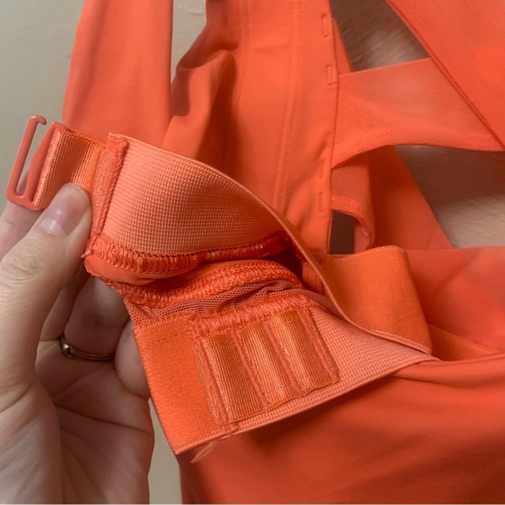 Lululemon Rise and Flow Tank Size 6 - Picture 9 of 11